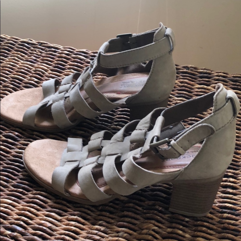 Taupe heeled shoes